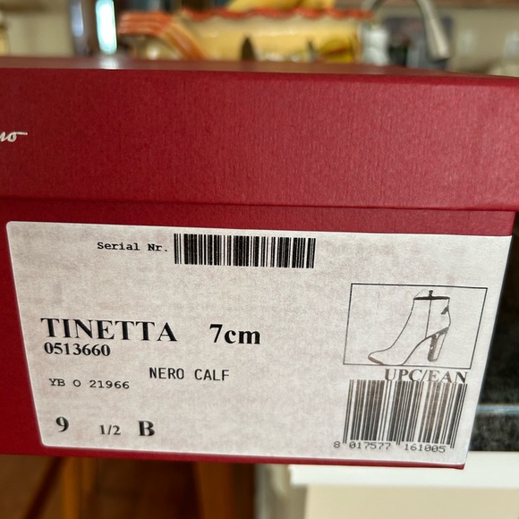 Salvatore Ferragamo boots in great used condition, worn once, size 9.5 - Picture 6 of 6